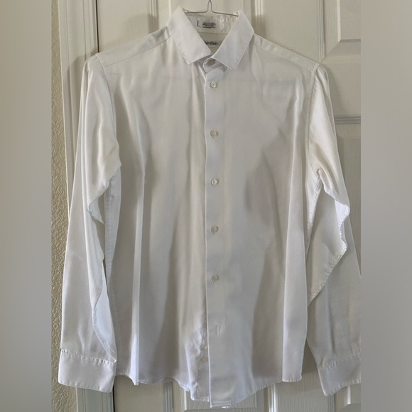 2 Calvin Klein Boys' Long Sleeve Sateen Dress Shirts with Buttoned Cuffs Size 18 - Picture 6 of 7